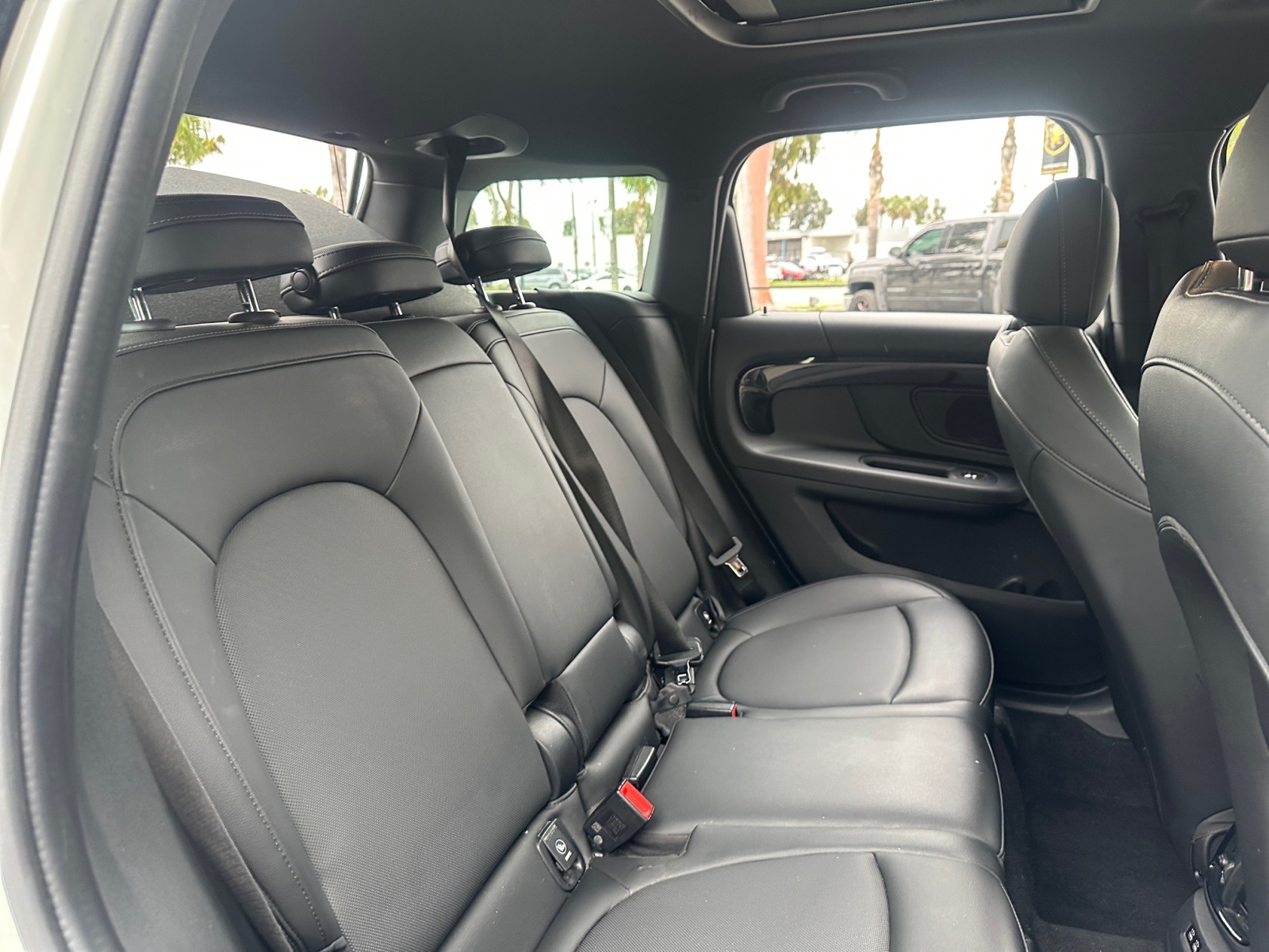 Vehicle image 13 of 26