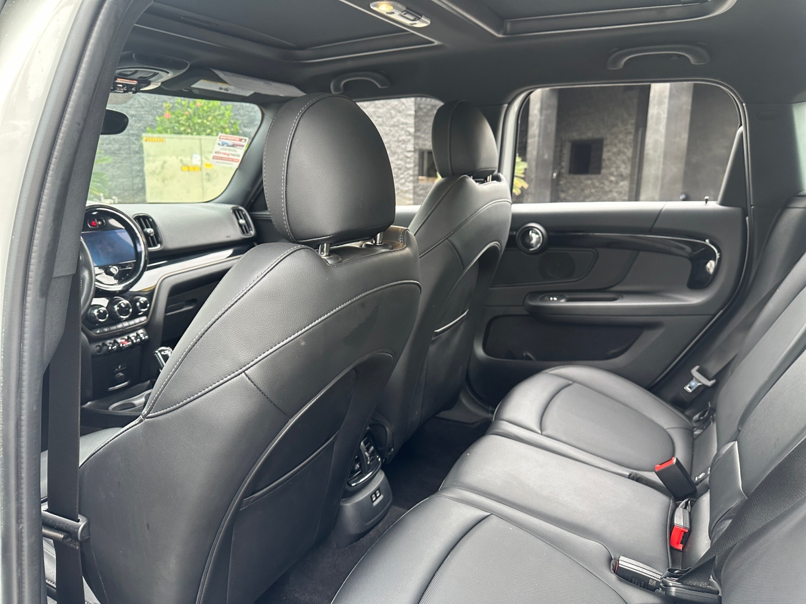 Vehicle image 17 of 26