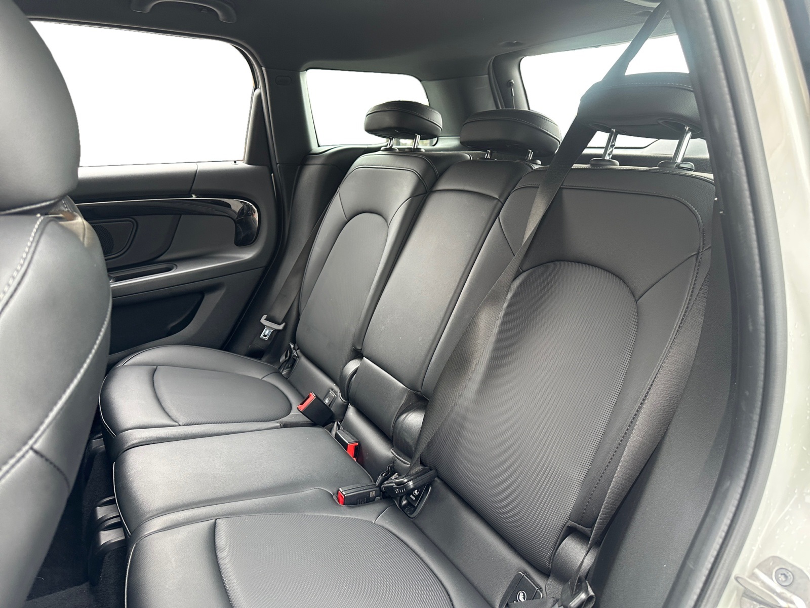 Vehicle image 12 of 26