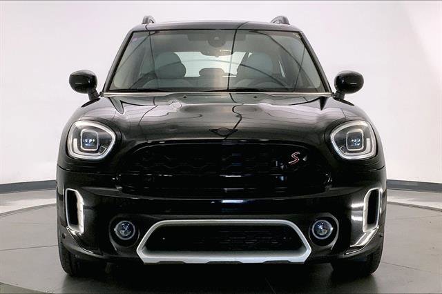 Vehicle image 2 of 33