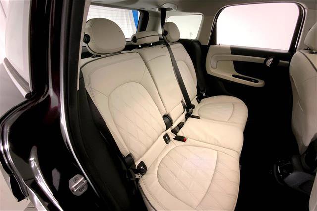 Vehicle image 11 of 33