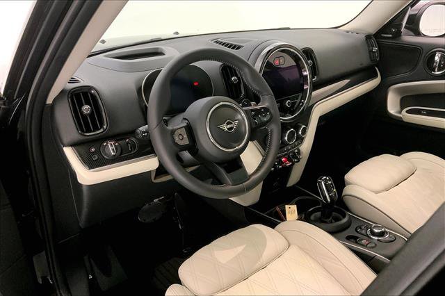 Vehicle image 17 of 33
