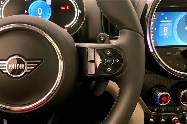 Vehicle image 20 of 33