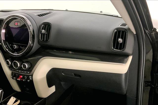 Vehicle image 18 of 33