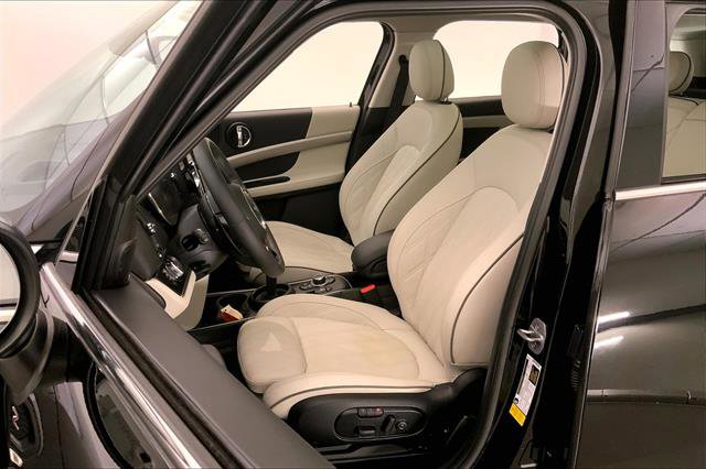 Vehicle image 14 of 33