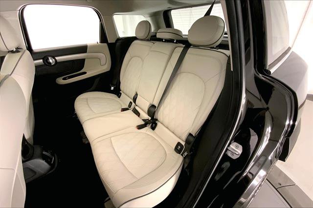 Vehicle image 12 of 33