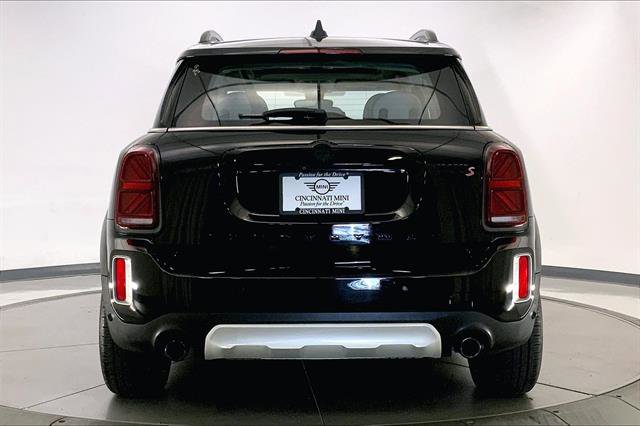 Vehicle image 10 of 33