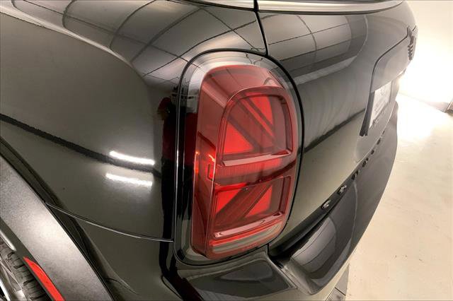Vehicle image 29 of 33