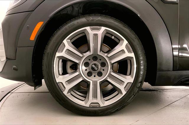 Vehicle image 9 of 33