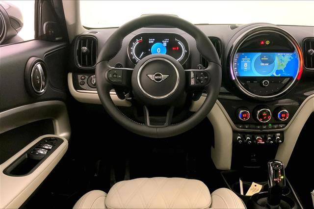 Vehicle image 15 of 33