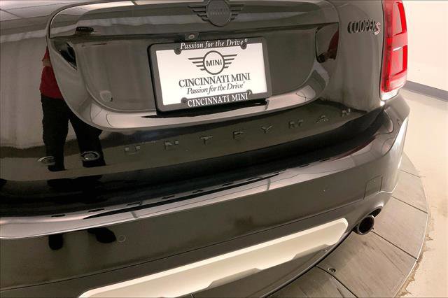 Vehicle image 32 of 33