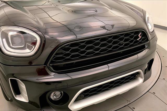 Vehicle image 31 of 33