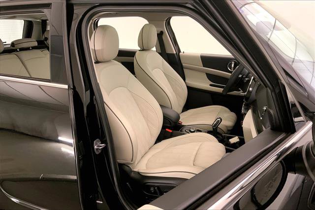Vehicle image 13 of 33