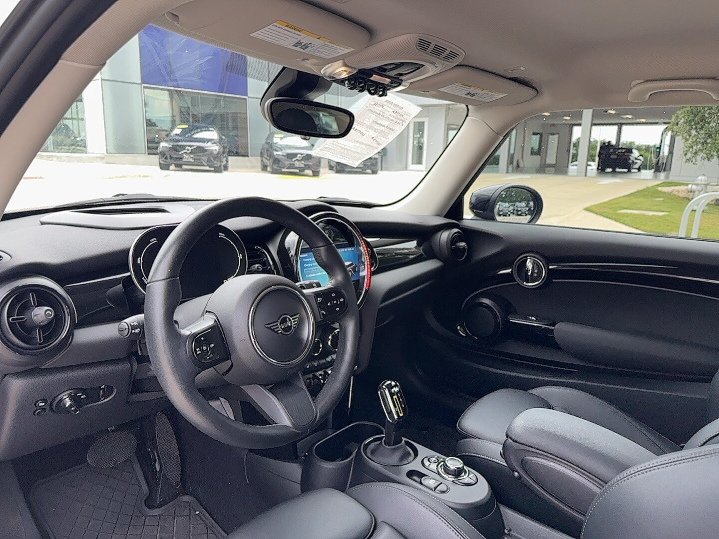 Vehicle image 11 of 24