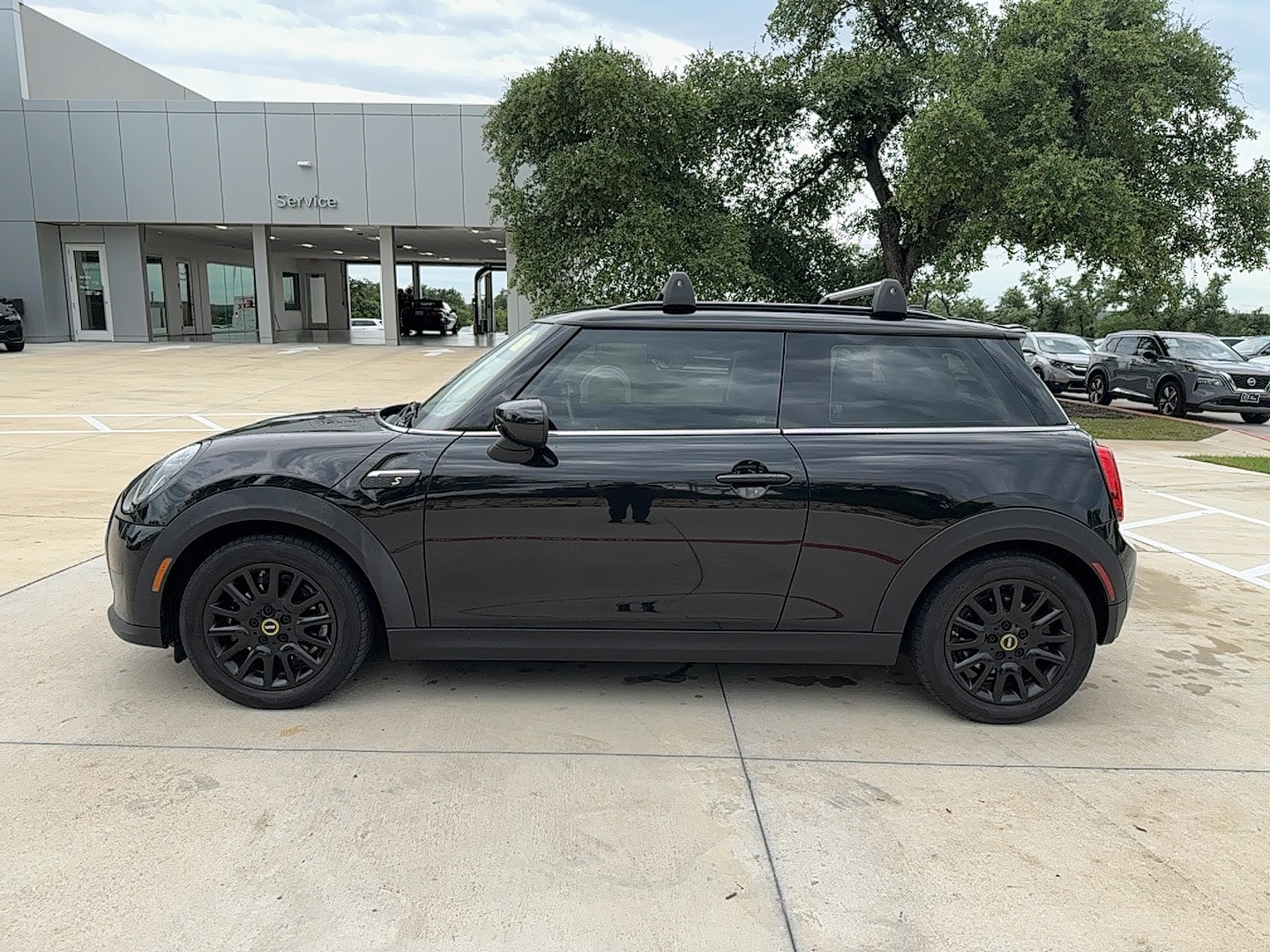 Vehicle image 9 of 24