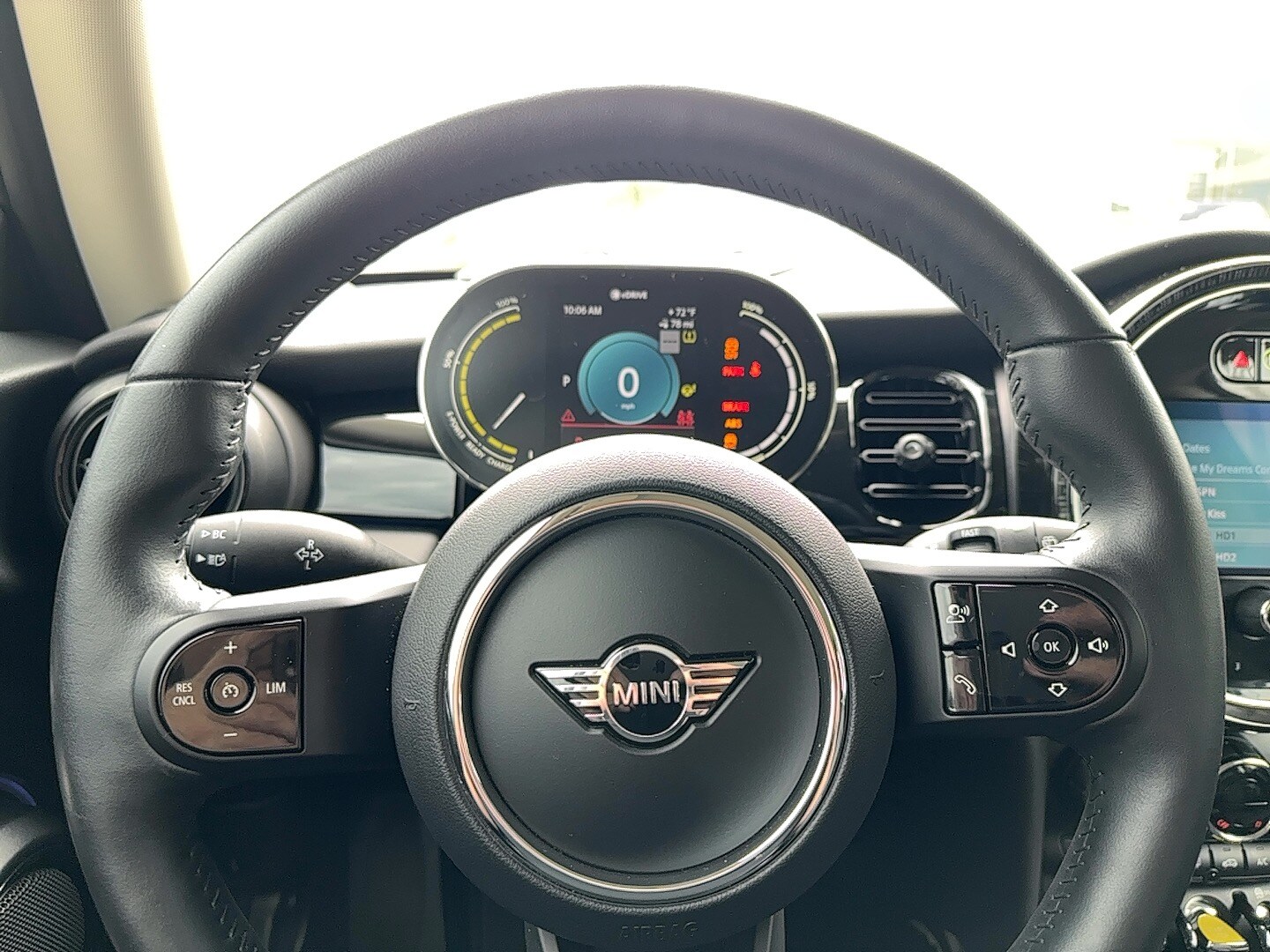 Vehicle image 16 of 24