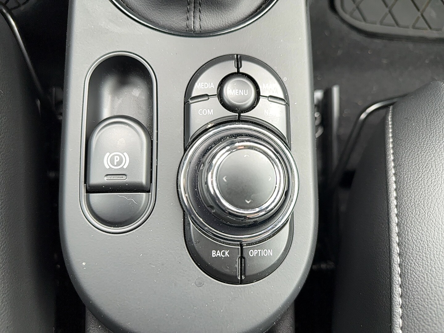 Vehicle image 22 of 24