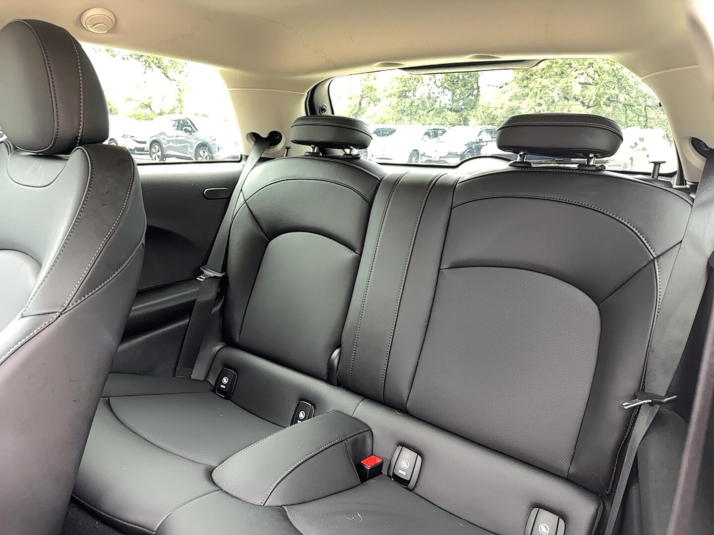 Vehicle image 14 of 24