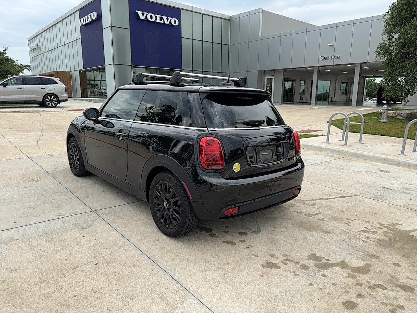 Vehicle image 8 of 24