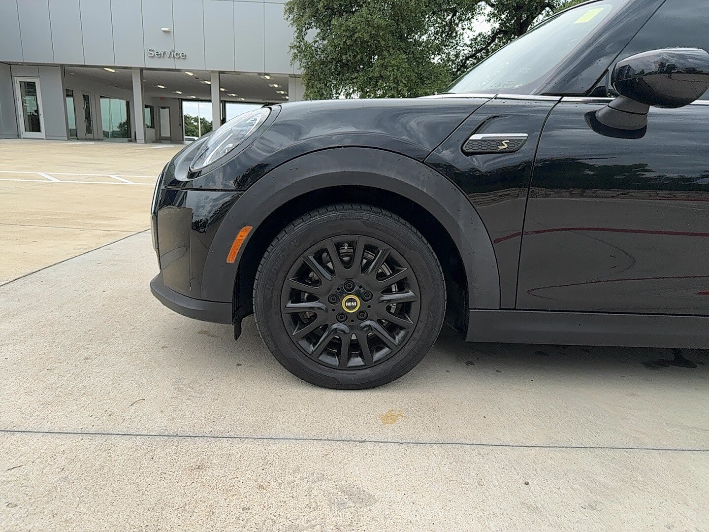 Vehicle image 10 of 24