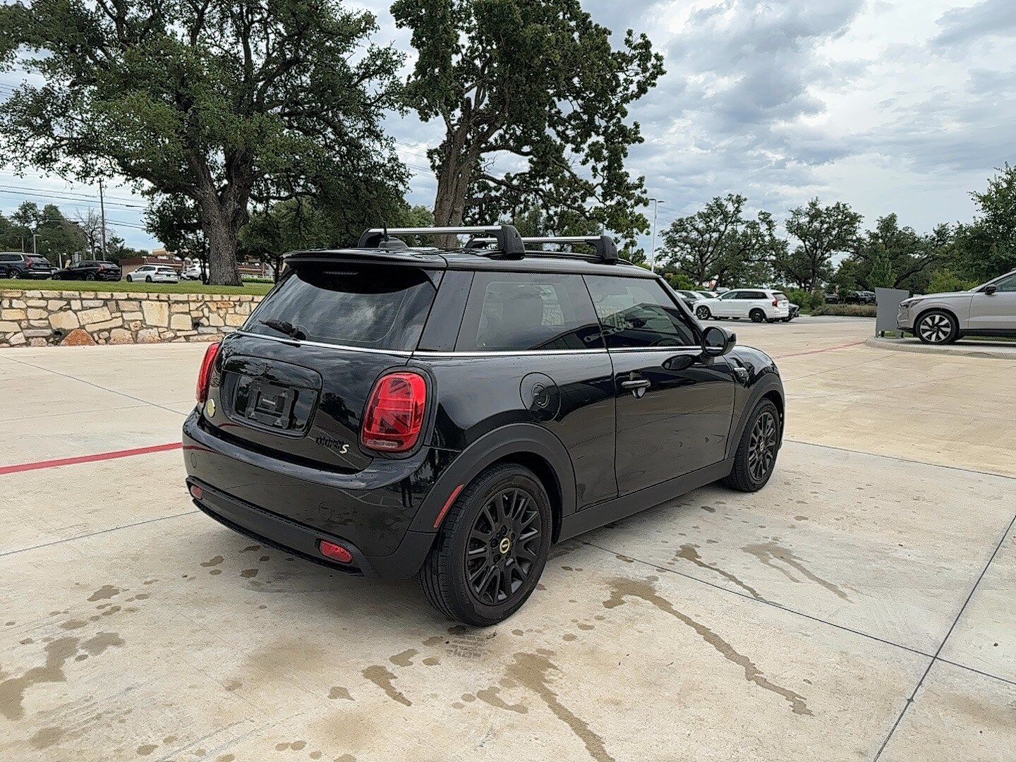 Vehicle image 6 of 24