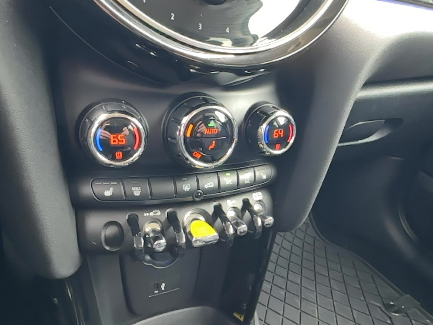 Vehicle image 21 of 24