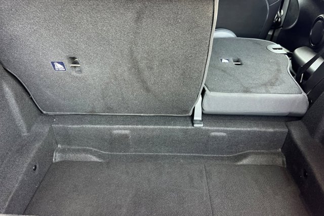Vehicle image 18 of 39