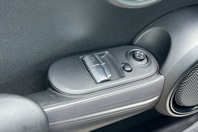Vehicle image 12 of 39