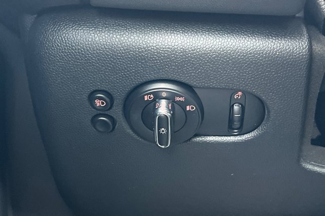 Vehicle image 35 of 39