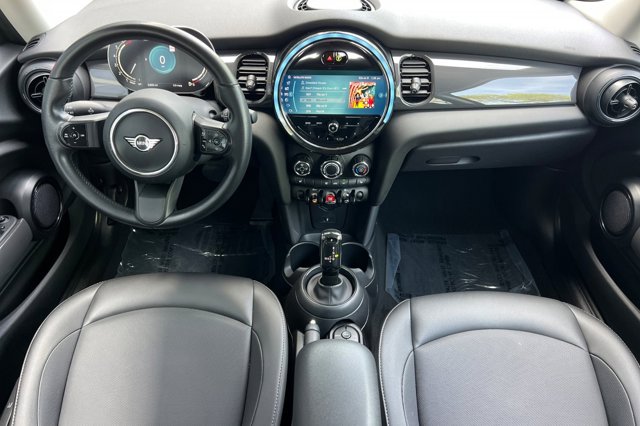 Vehicle image 16 of 39