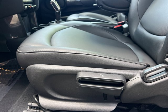 Vehicle image 13 of 39