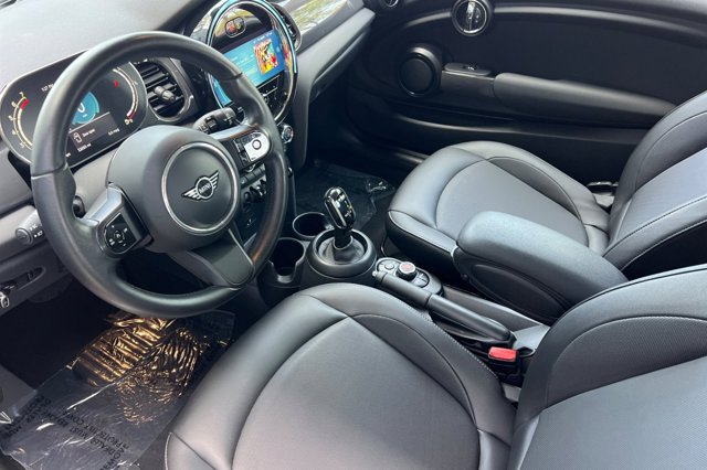 Vehicle image 10 of 39