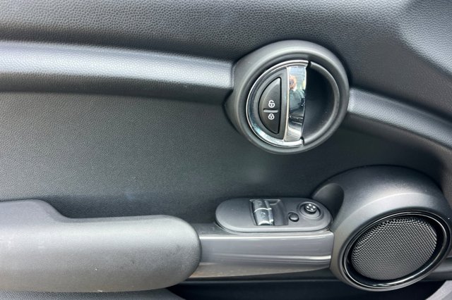 Vehicle image 11 of 39
