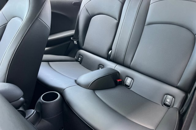 Vehicle image 14 of 39