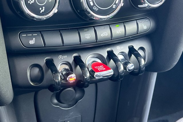 Vehicle image 25 of 39