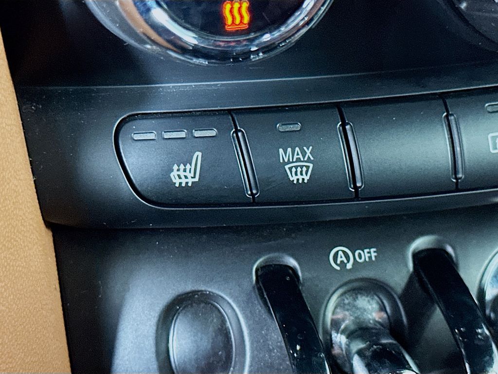 Vehicle image 21 of 32