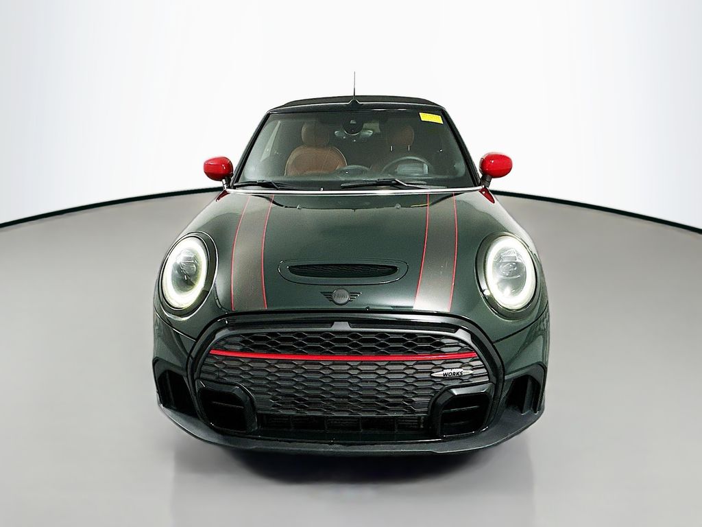 Vehicle image 4 of 32