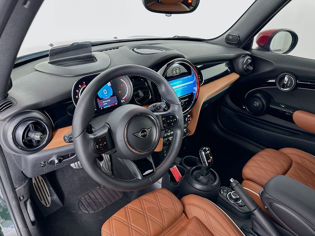 Vehicle image 9 of 32