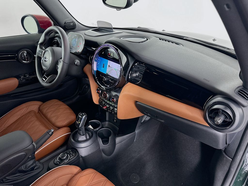 Vehicle image 29 of 32