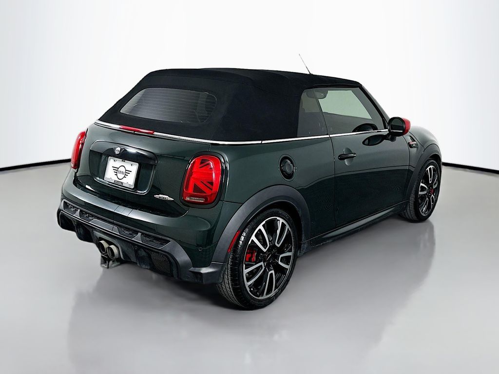 Vehicle image 3 of 32