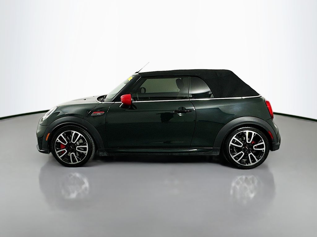 Vehicle image 2 of 32