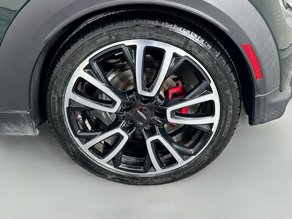 Vehicle image 31 of 32