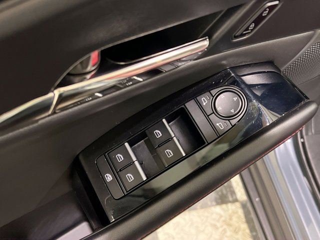 2022 Mazda CX-30 2.5 S Carbon Edition Image 24 of 27