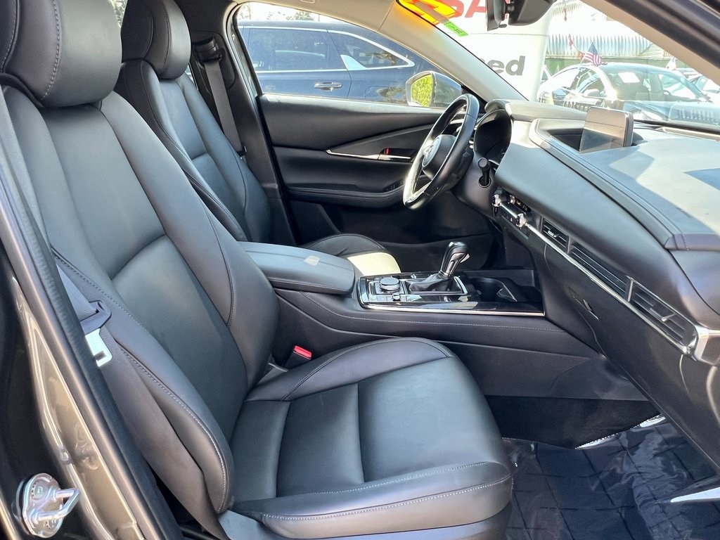 Vehicle image 12 of 28