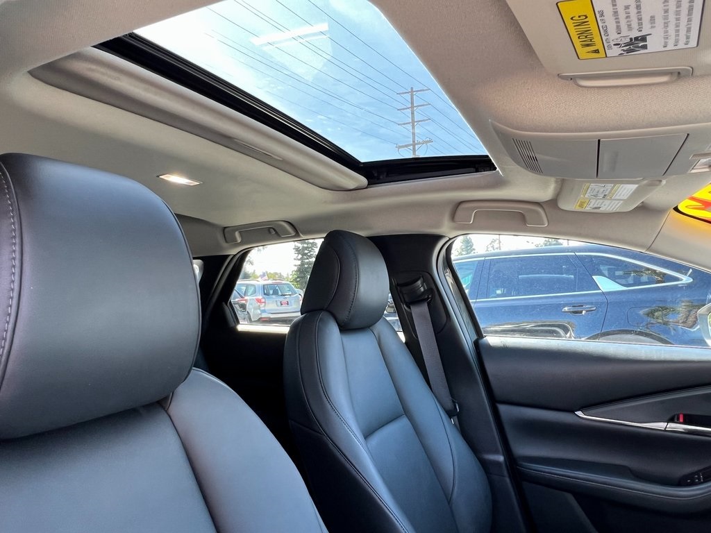 Vehicle image 14 of 28
