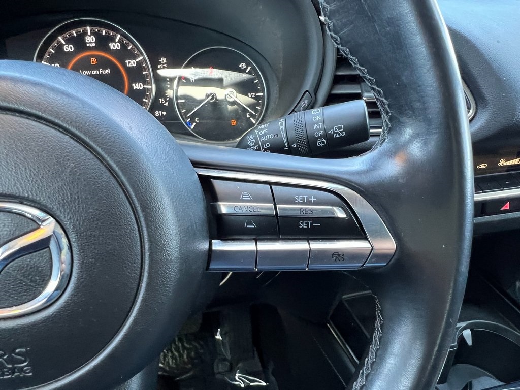 Vehicle image 21 of 28