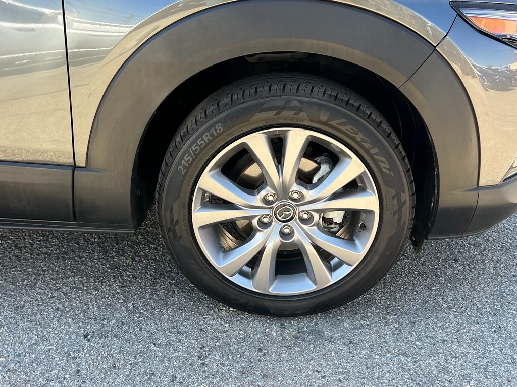 Vehicle image 10 of 28