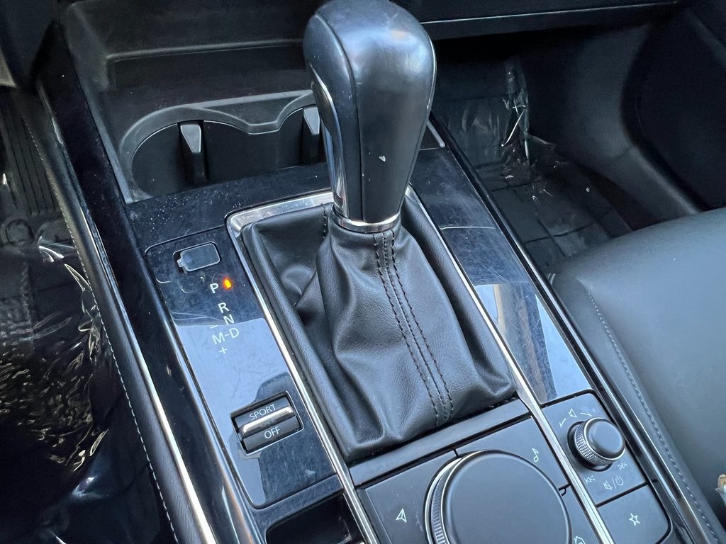Vehicle image 26 of 28