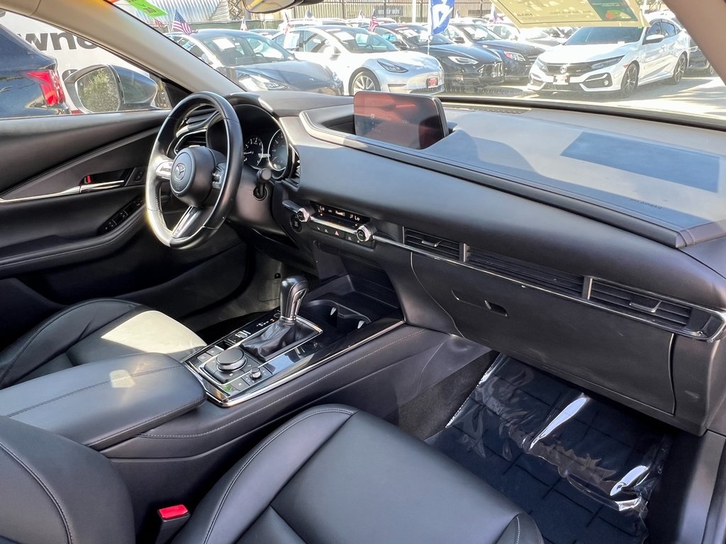 Vehicle image 11 of 28