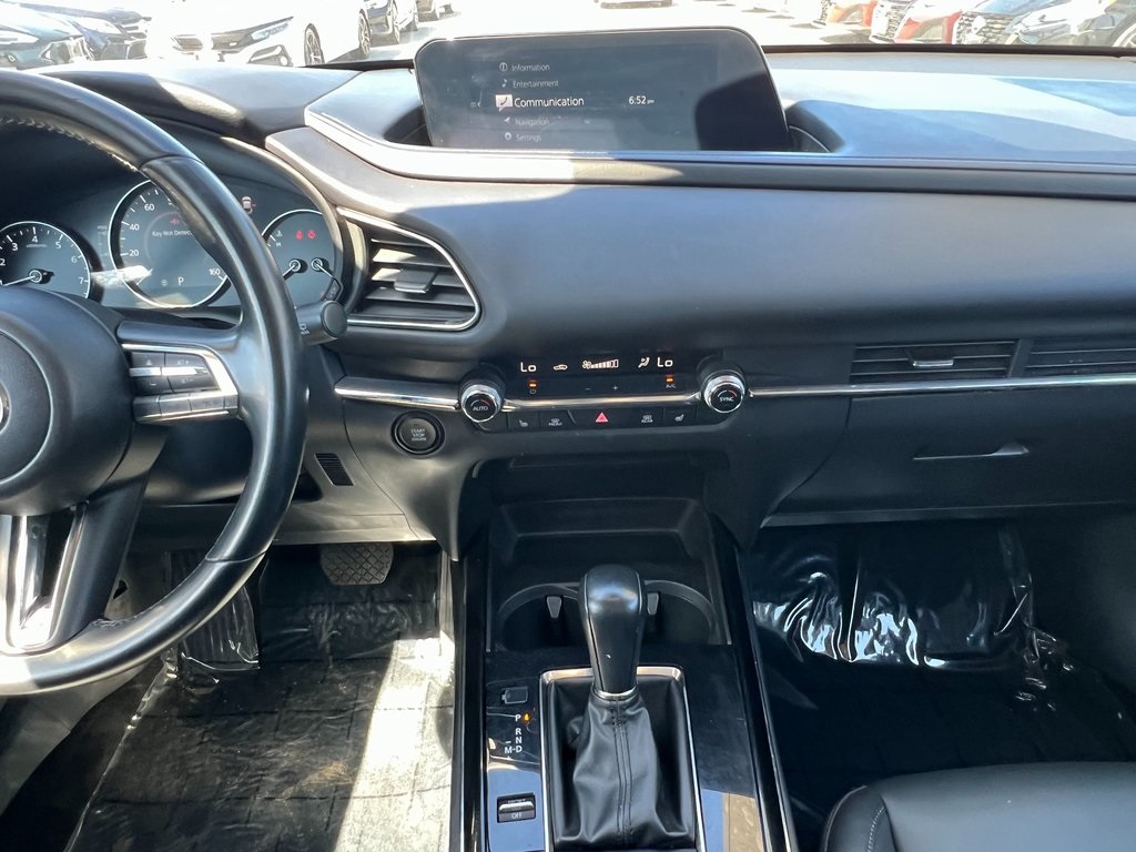 Vehicle image 17 of 28